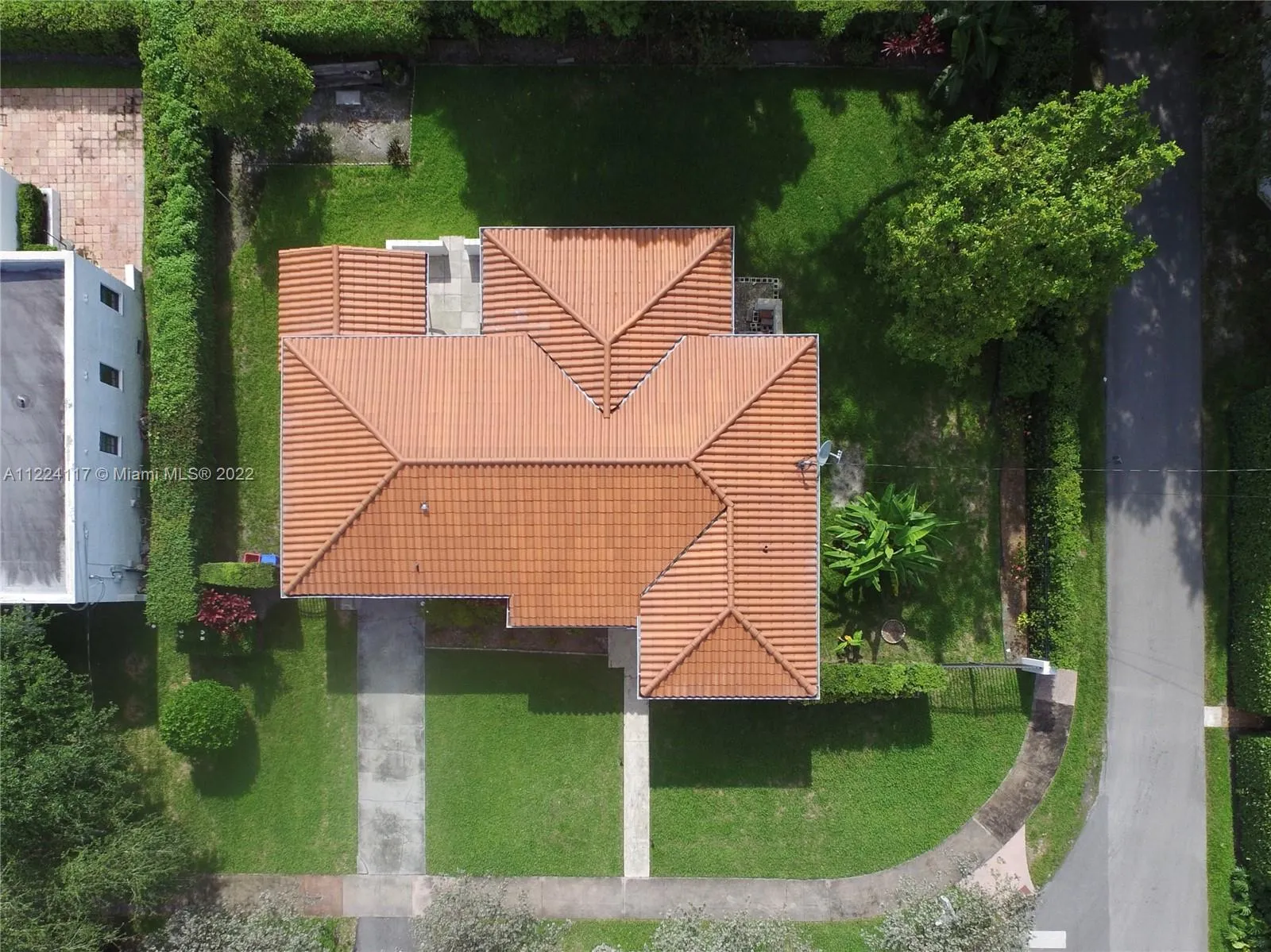 919 Granada Groves Ct, Coral Gables FL 33134