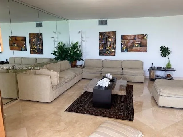 881 Ocean Dr # 11C, Key Biscayne FL 33149
