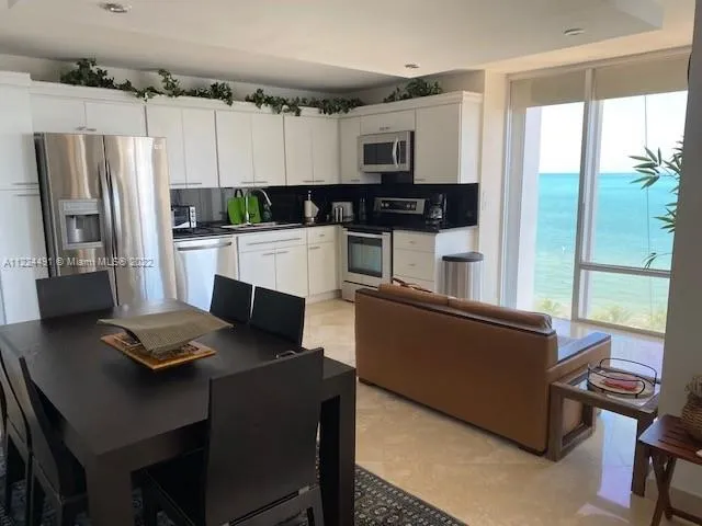 881 Ocean Dr # 11C, Key Biscayne FL 33149