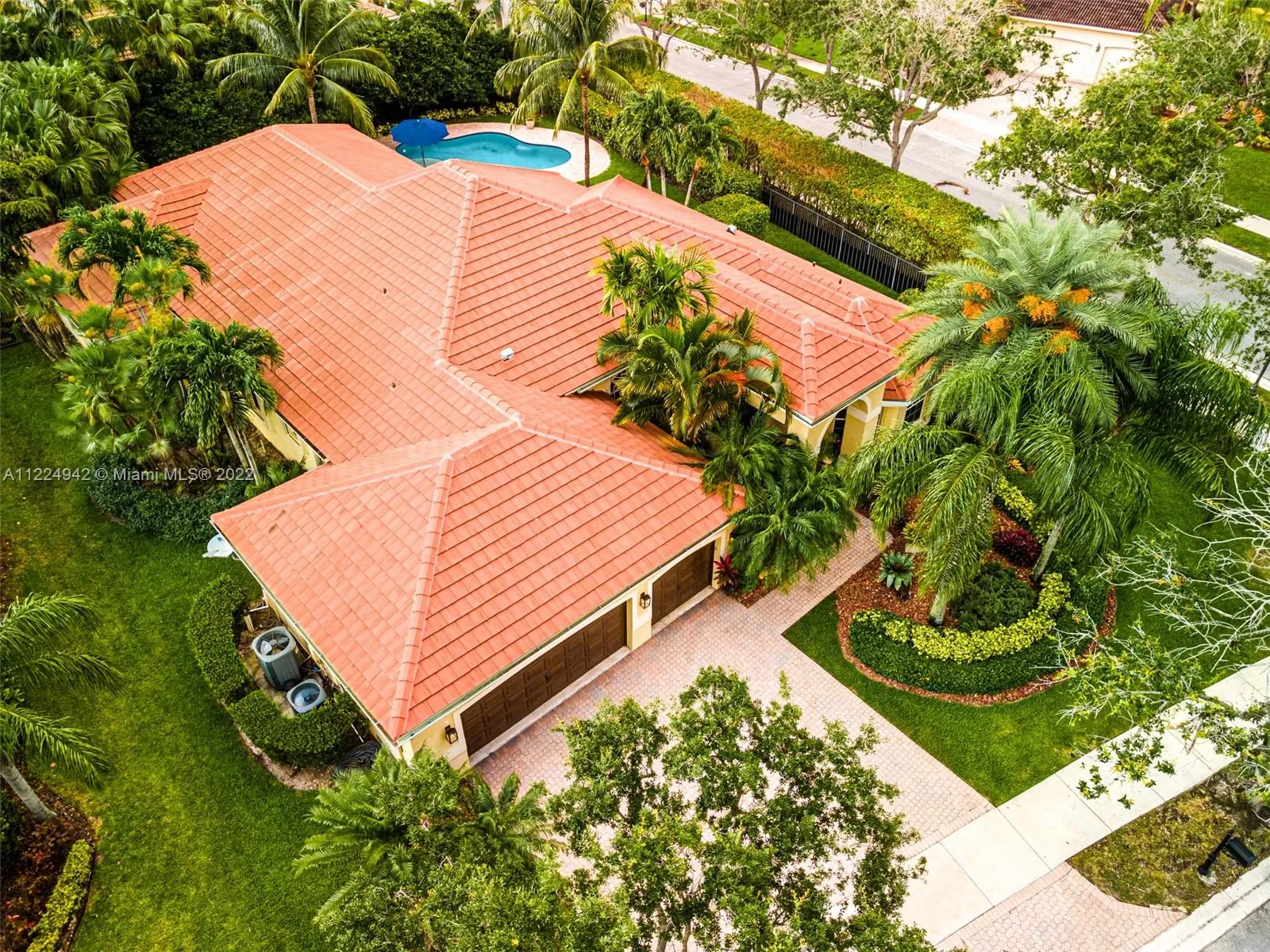 5 bedroom 3 bath for sale at 350 Mallard Rd, Weston FL 33327