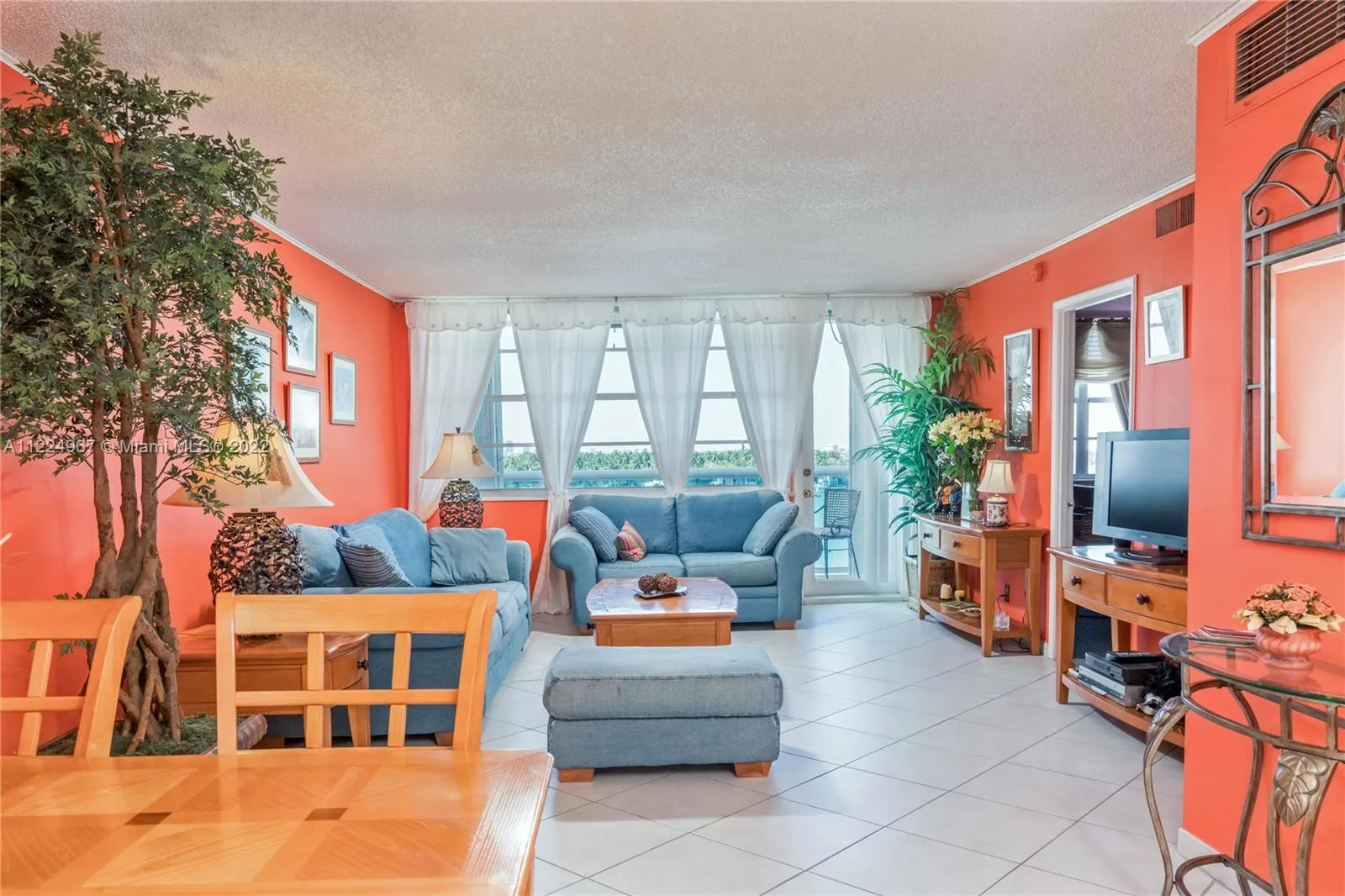 1 bedroom 1 bath for sale at 6770 Indian Creek Dr # 8K, Miami Beach FL 33141