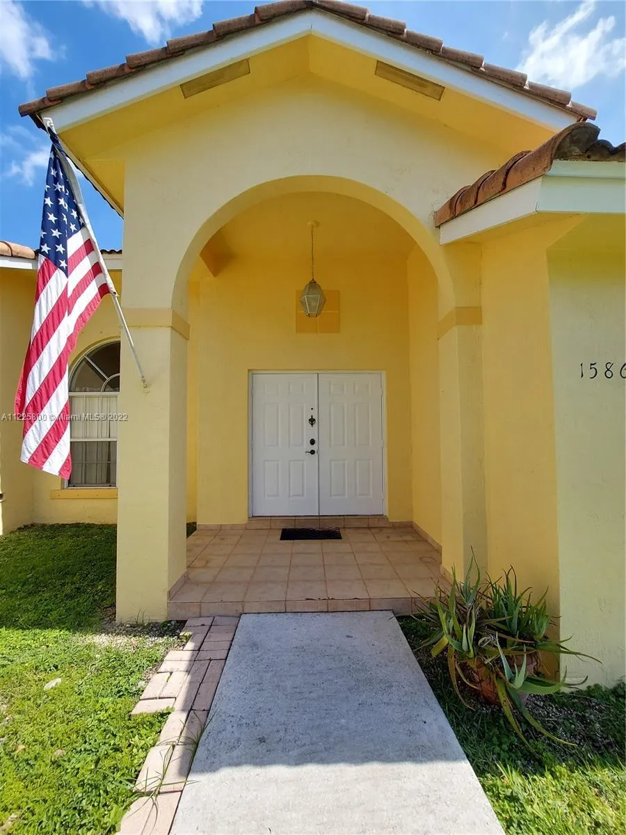 6 bedroom 5 bath for sale at 15862 SW 286th St, Homestead FL 33033