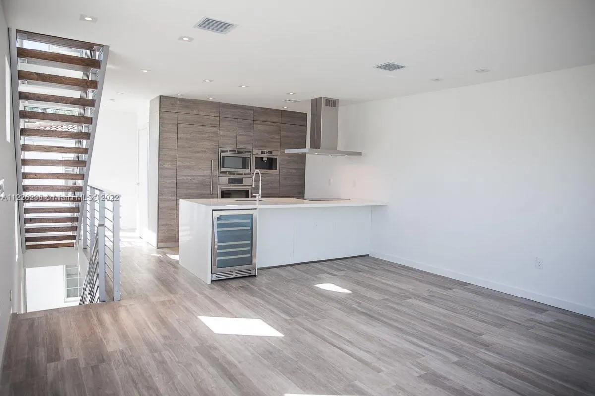 3 bedroom 3 bath for sale at 645 Michigan Ave, Miami Beach FL 33139