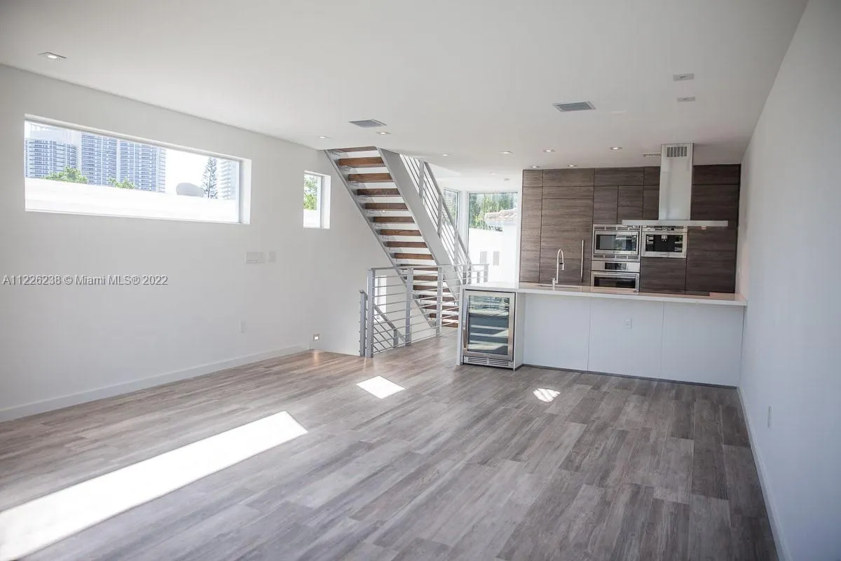 645 Michigan Ave, Miami Beach FL 33139