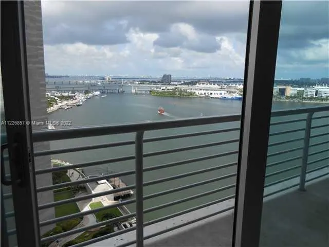 1 bedroom 1 bath for sale at 335 S BISCAYNE BLVD # 2010, Miami FL 33131