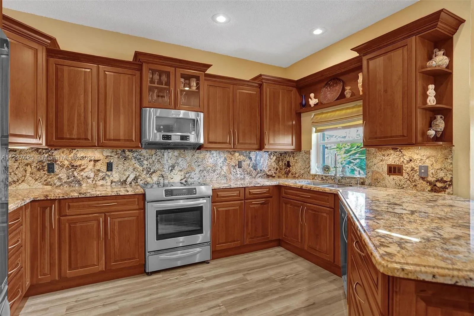 1021 NW 185th Ter, Pembroke Pines FL 33029