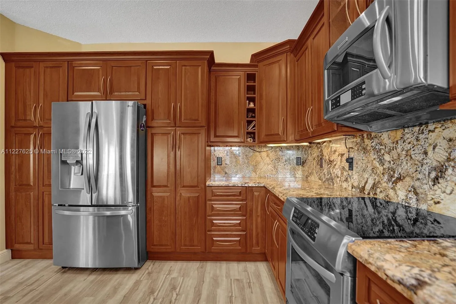 1021 NW 185th Ter, Pembroke Pines FL 33029