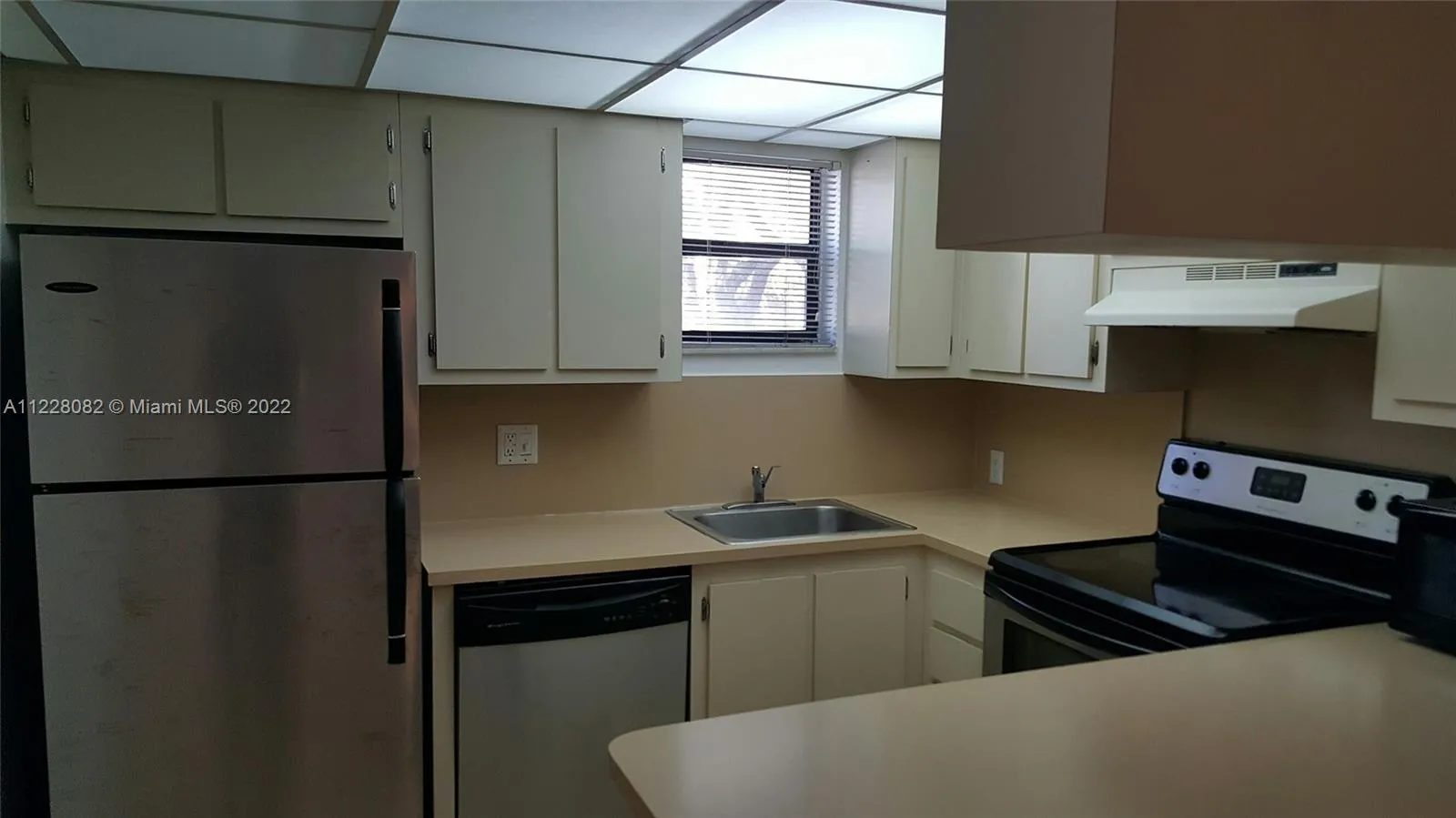 8290 Lake Dr # 223, Doral FL 33166