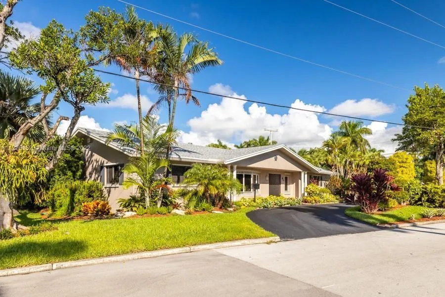 1000 S Southlake DR, Hollywood FL 33019