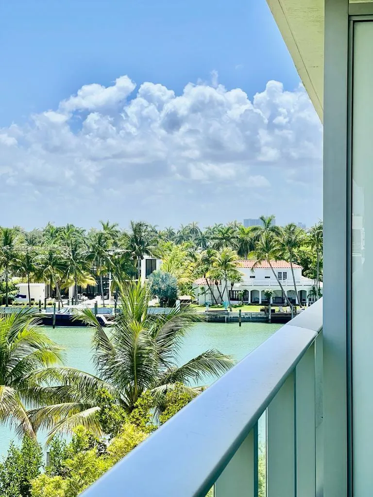 1 bedroom 1 bath for sale at 6620 Indian Creek Dr # 402, Miami Beach FL 33141