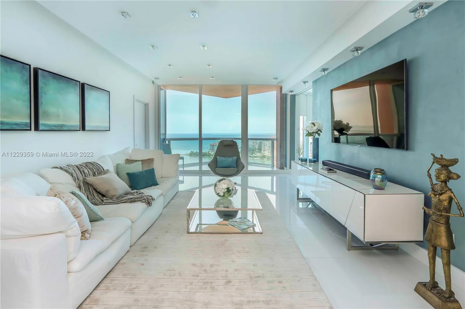 300 S Pointe Dr # 2104, Miami Beach FL 33139
