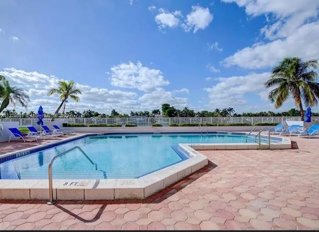 2 bedroom 2 bath for sale at 5700 Collins Ave # 6C, Miami Beach FL 33140