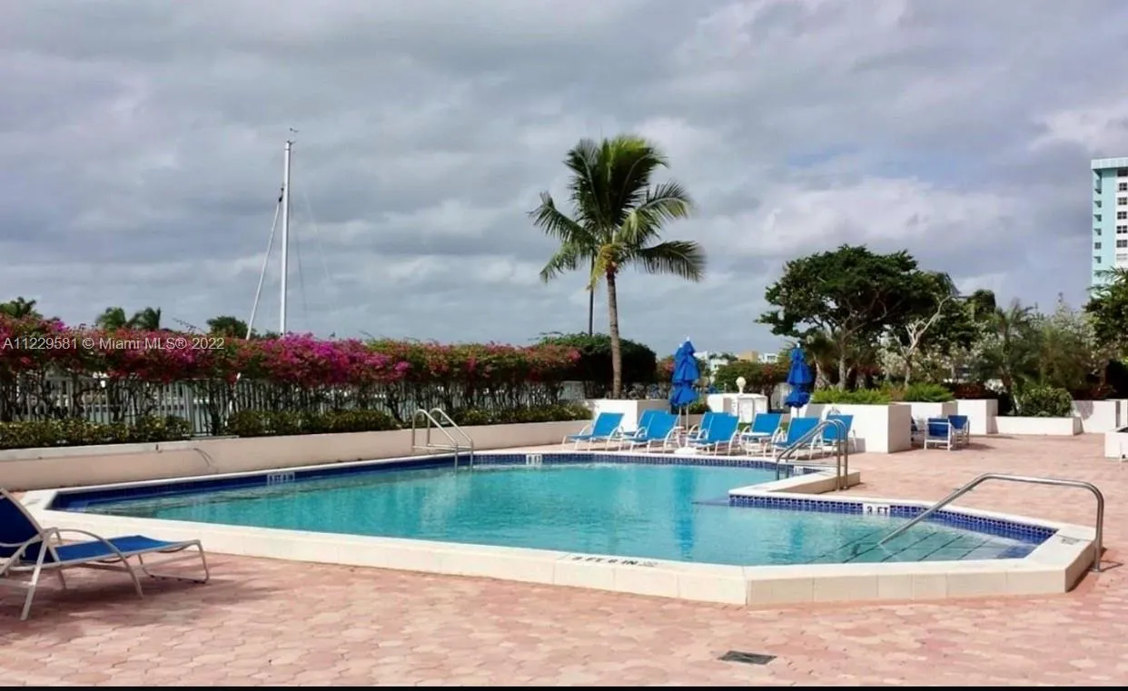 5700 Collins Ave # 6C, Miami Beach FL 33140