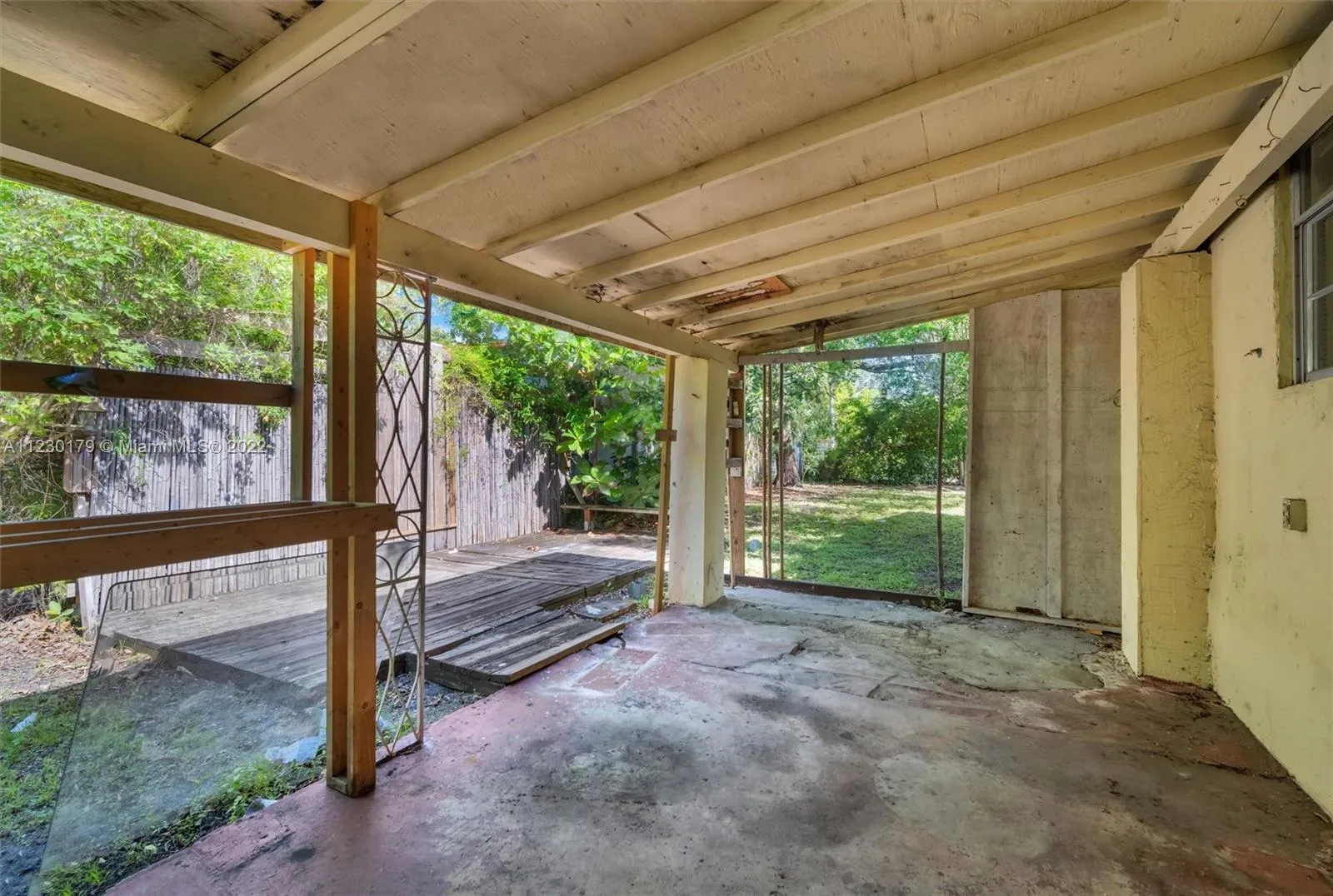 322 NW 41st St, Miami FL 33127