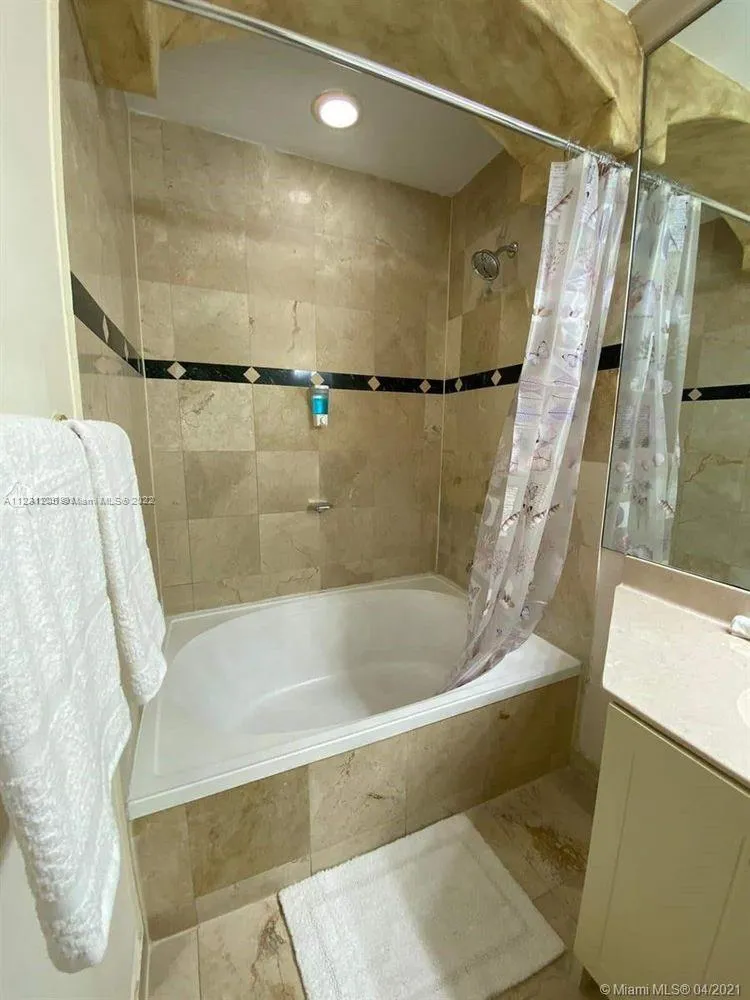 8356 NW 10th St # 6D, Miami FL 33126