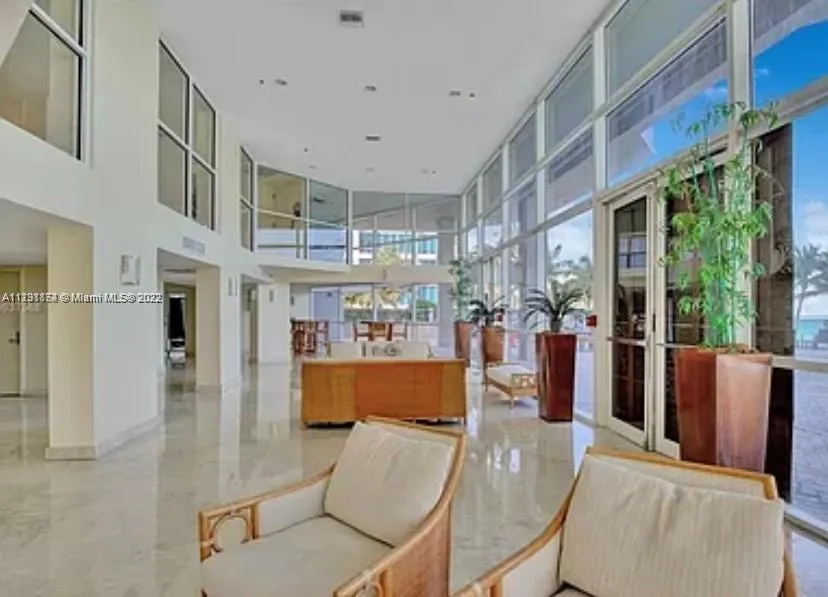 6767 Collins Ave # 1106, Miami Beach FL 33141