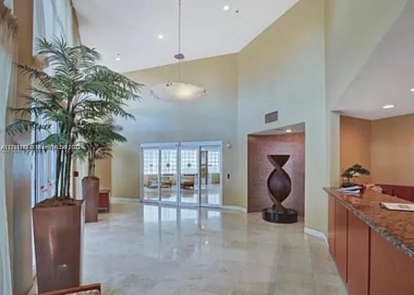 6767 Collins Ave # 1106, Miami Beach FL 33141
