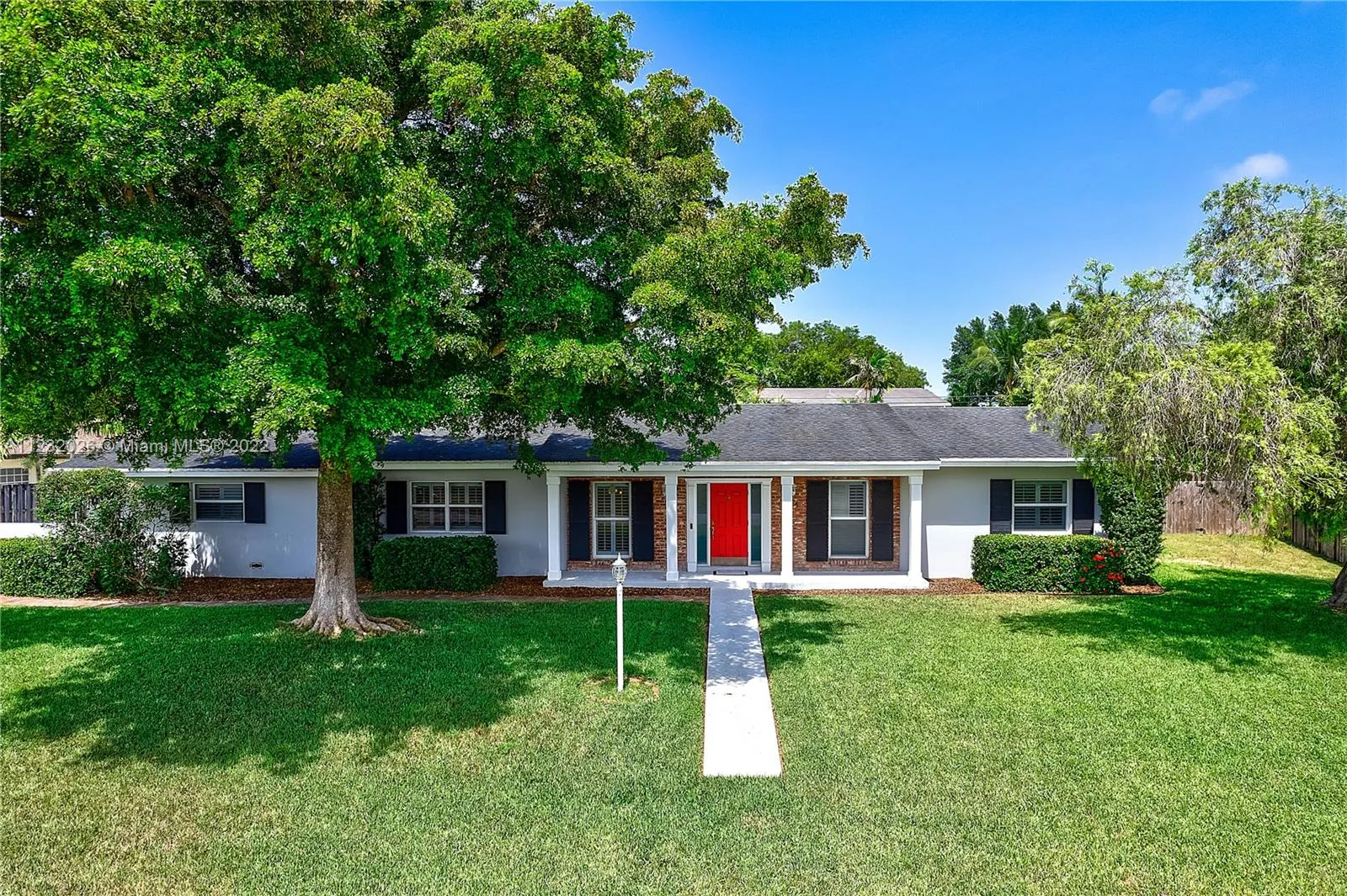 4 bedroom 2 bath for sale at 14845 SW 88th Ave, Palmetto Bay FL 33176