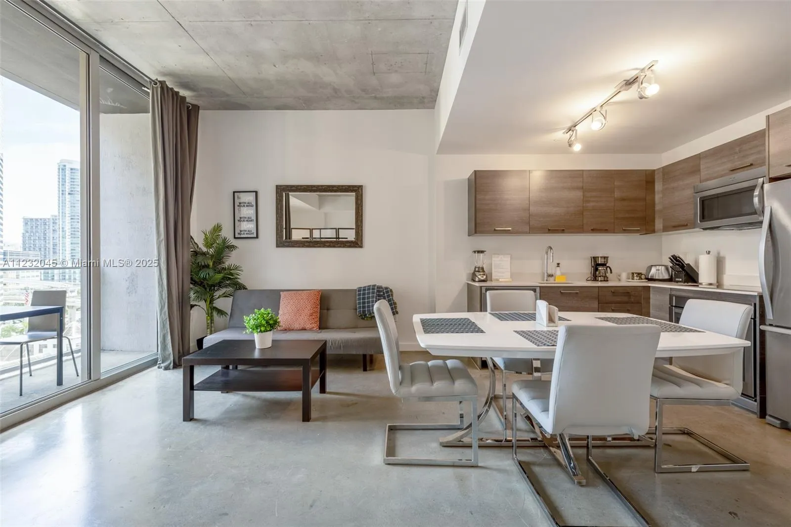 151 SE 1st St # 809, Miami FL 33131