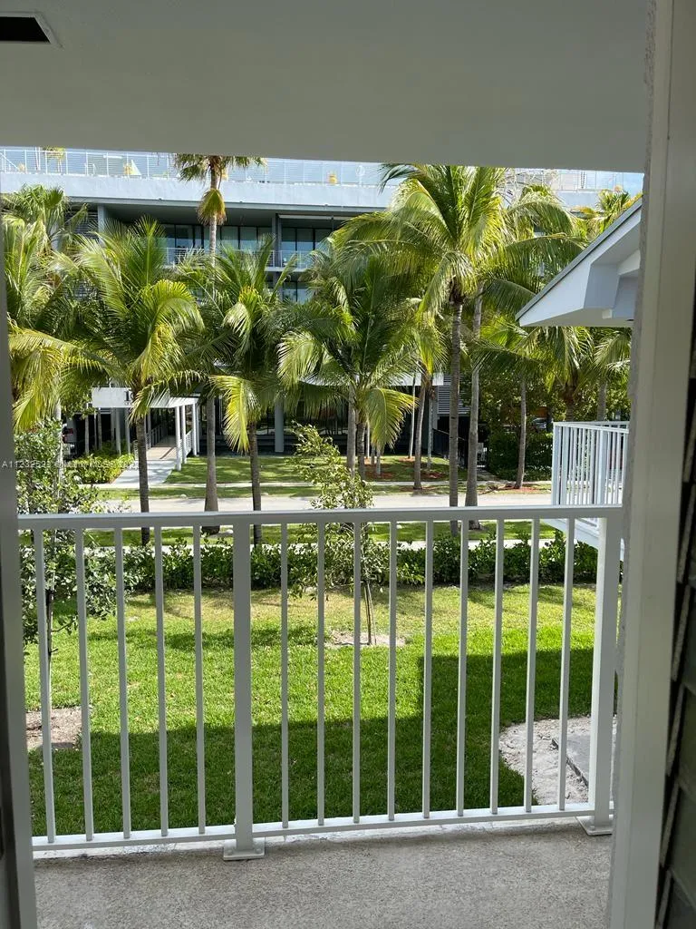 1 bedroom 1 bath for rent at 100 Sunrise Dr # 25, Key Biscayne FL 33149
