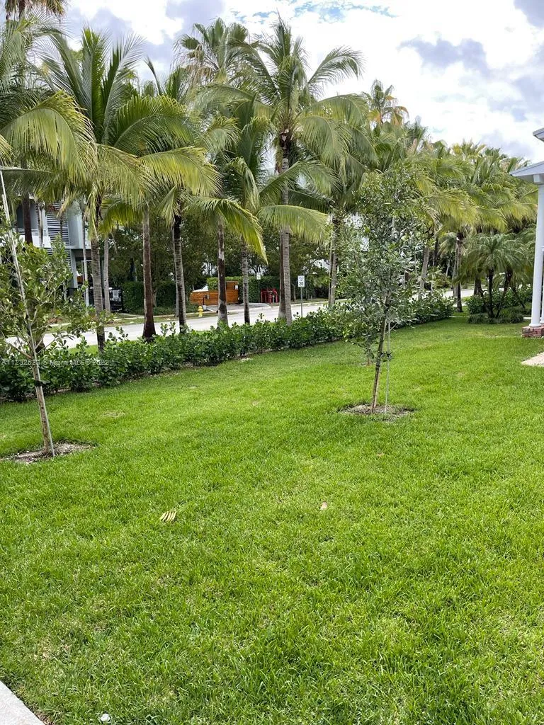 100 Sunrise Dr # 25, Key Biscayne FL 33149