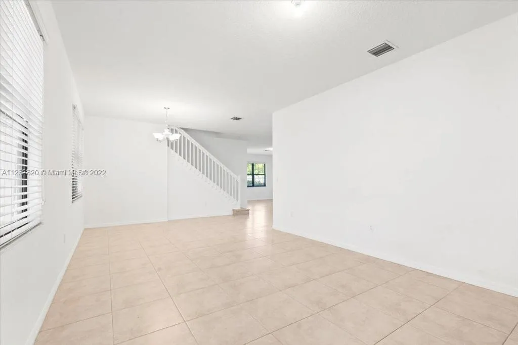 19252 NE 9th Pl, Miami FL 33179