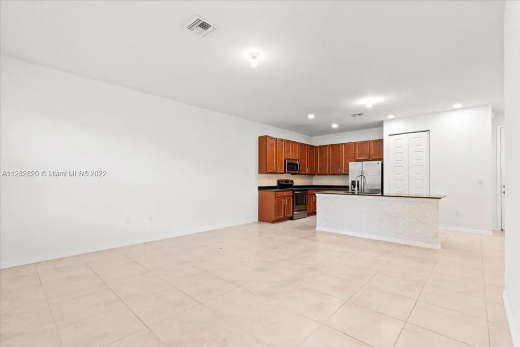 19252 NE 9th Pl, Miami FL 33179