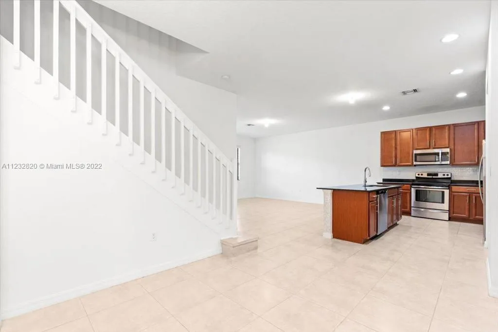 19252 NE 9th Pl, Miami FL 33179