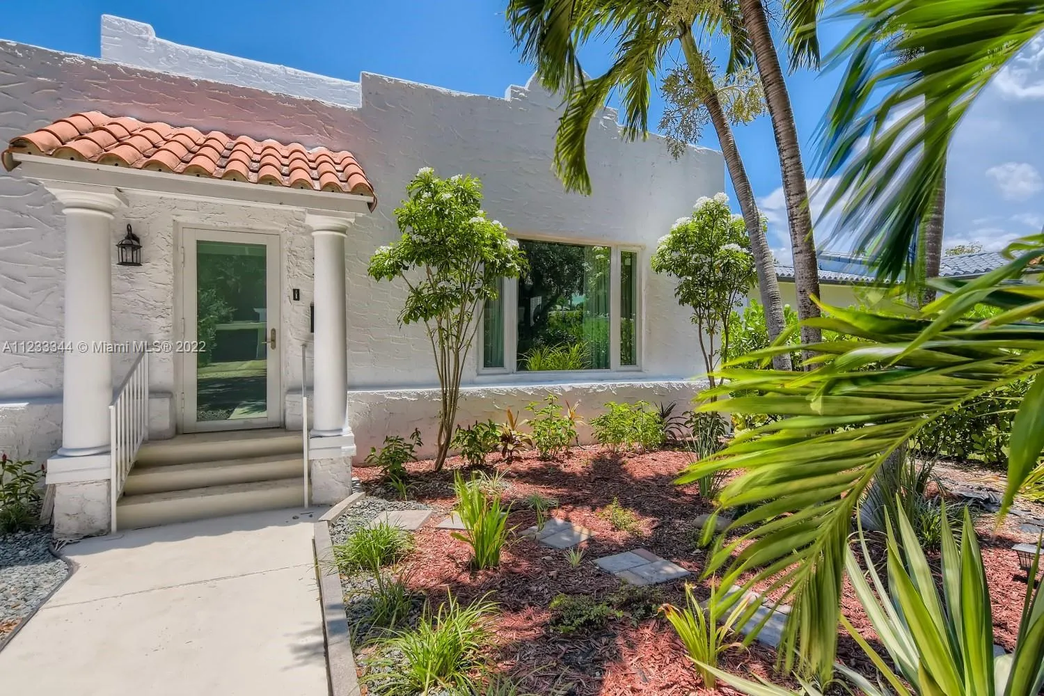 3 bedroom 2 bath for sale at 276 NE 90th St, El Portal FL 33138