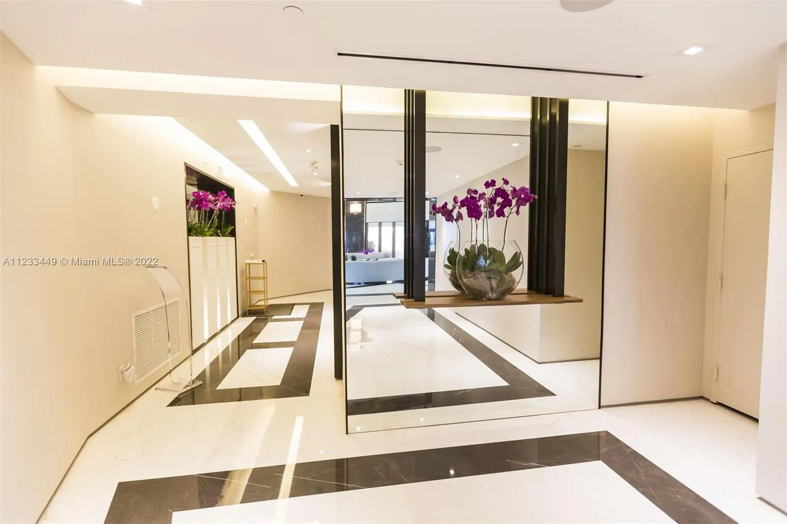 300 S Pointe Dr # 5, Miami Beach FL 33139