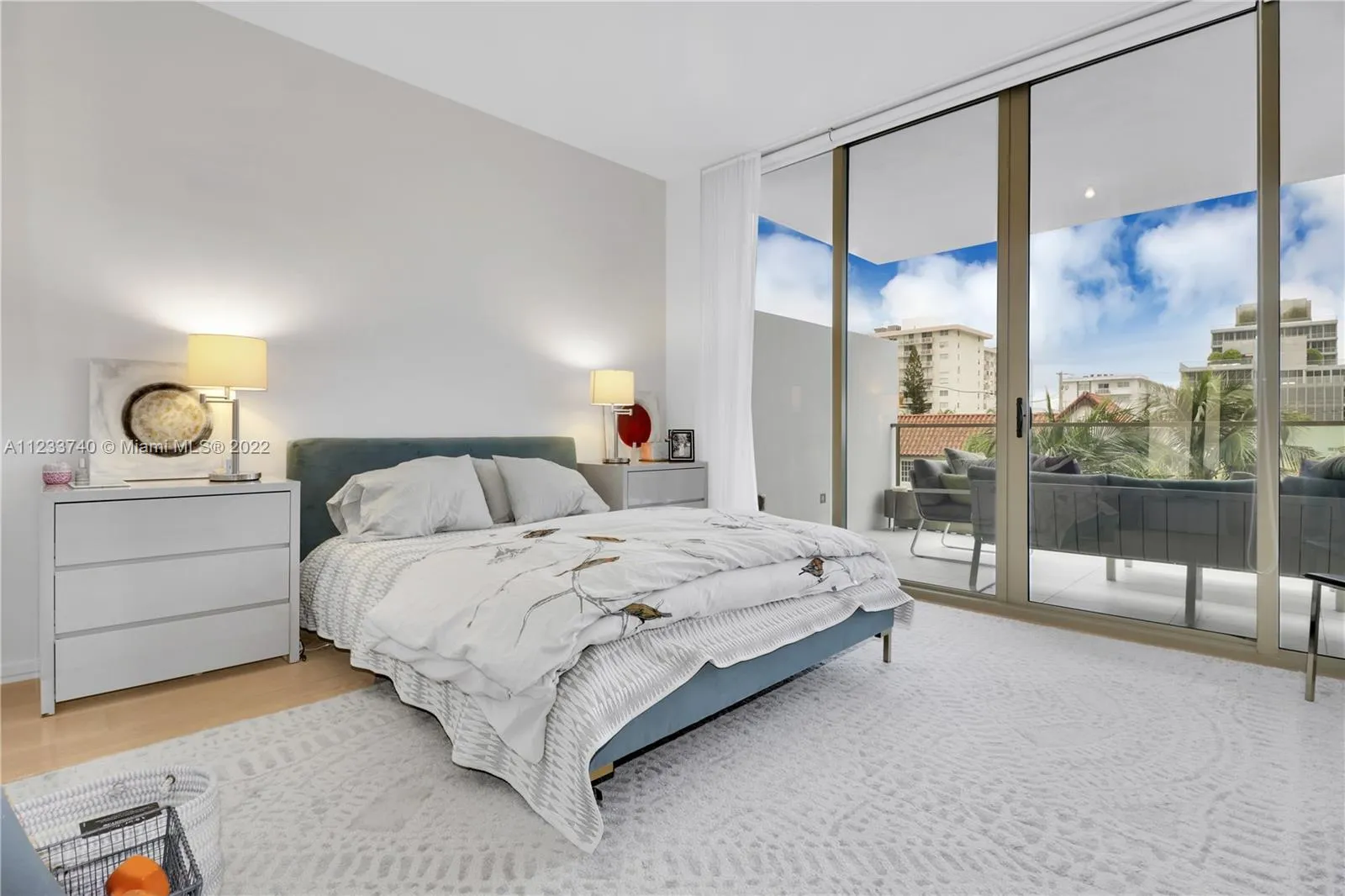300 Collins Ave, Miami Beach FL 33139