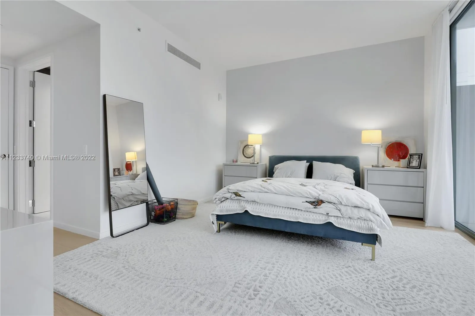 300 Collins Ave, Miami Beach FL 33139