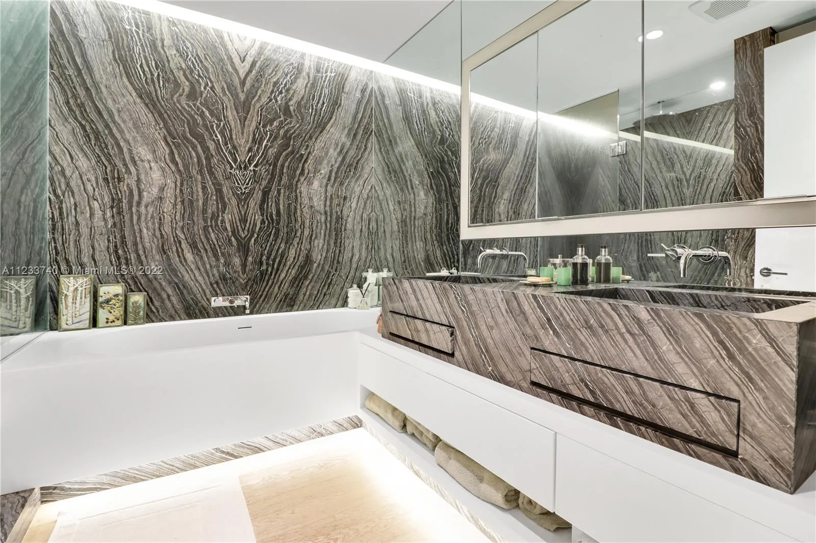 300 Collins Ave, Miami Beach FL 33139