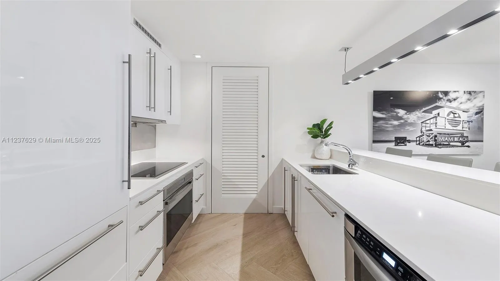 2201 Collins Ave # 804, Miami Beach FL 33139