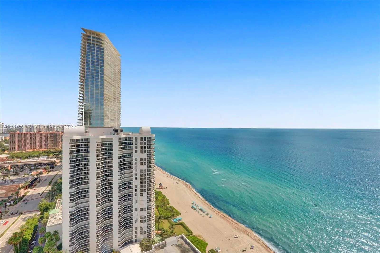 1 bedroom 1 bath for sale at 16699 COLLINS AV # 3105, Sunny Isles Beach FL 33160