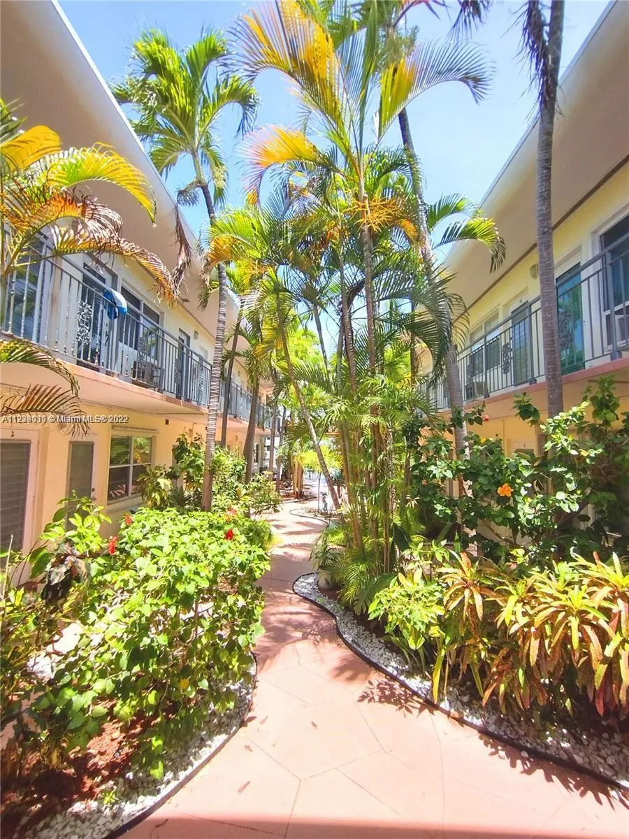 8040 Tatum Waterway Dr # 12A, Miami Beach FL 33141