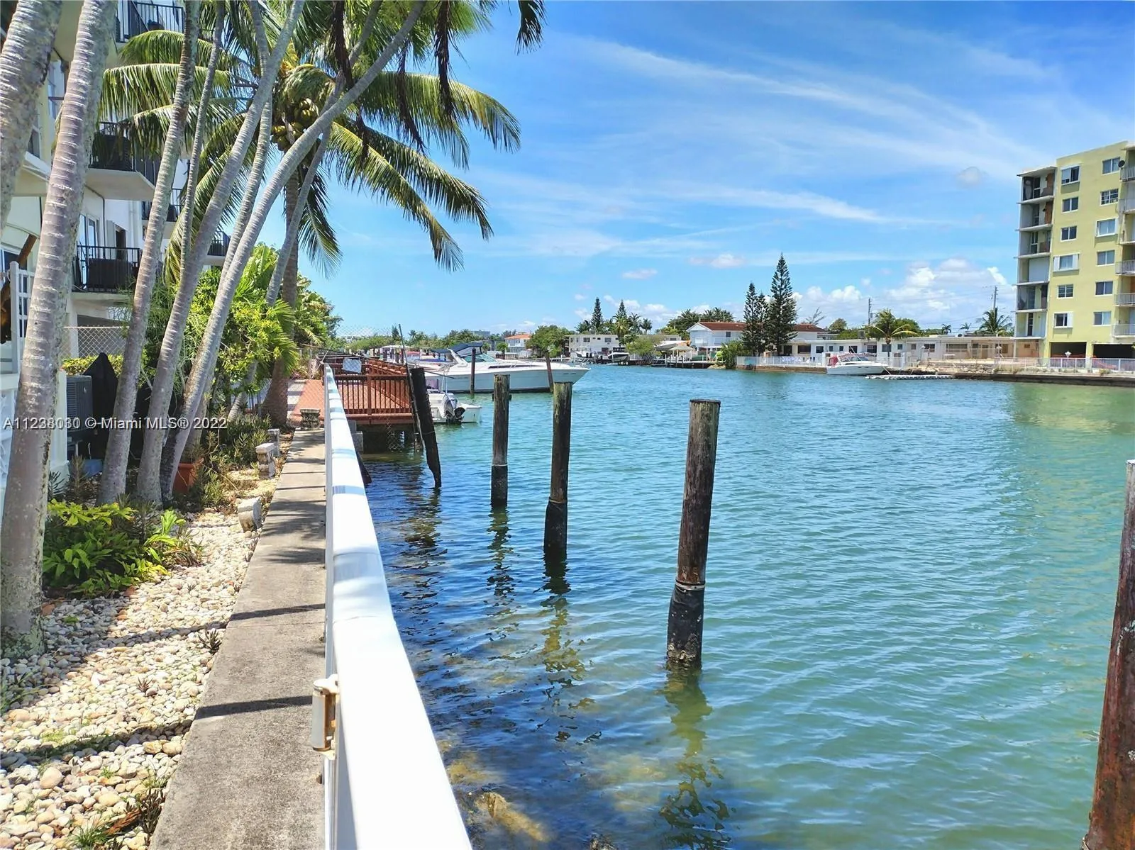 8040 Tatum Waterway Dr # 12A, Miami Beach FL 33141