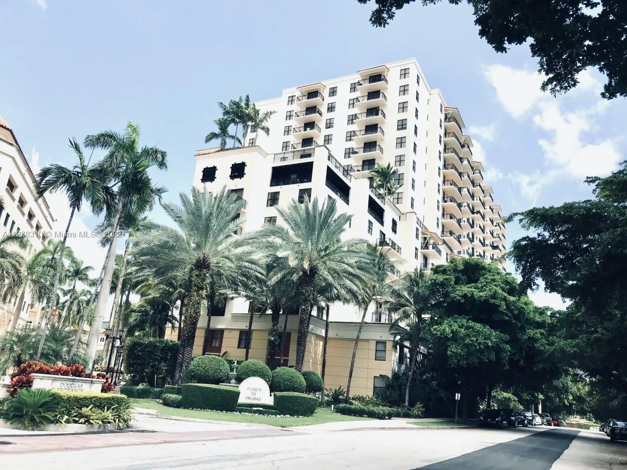 2 bedroom 2 bath for rent at 888 S Douglas Rd # 802, Coral Gables FL 33134