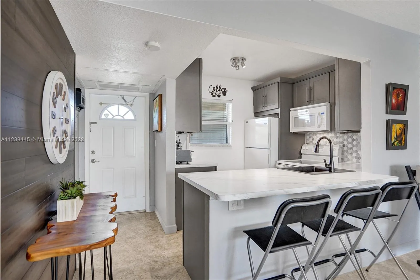 3531 NW 50th Ave # 613, Lauderdale Lakes FL 33319