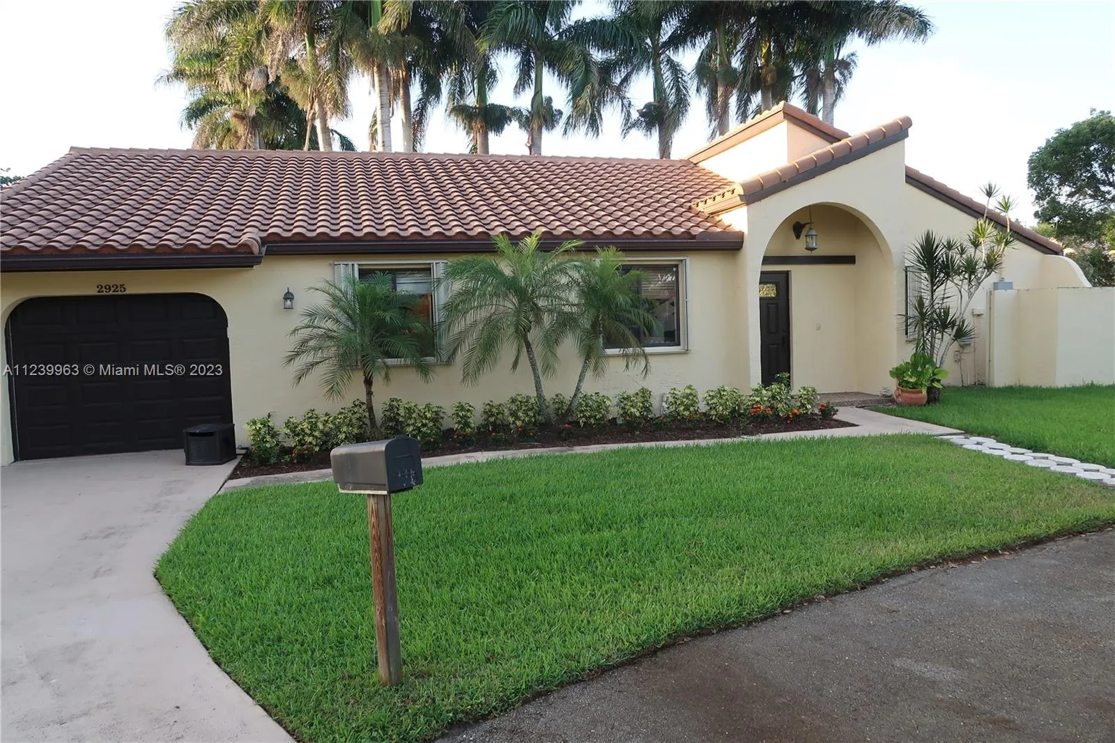 3 bedroom 2 bath for rent at 2925 Azalea Dr, Cooper City FL 33026