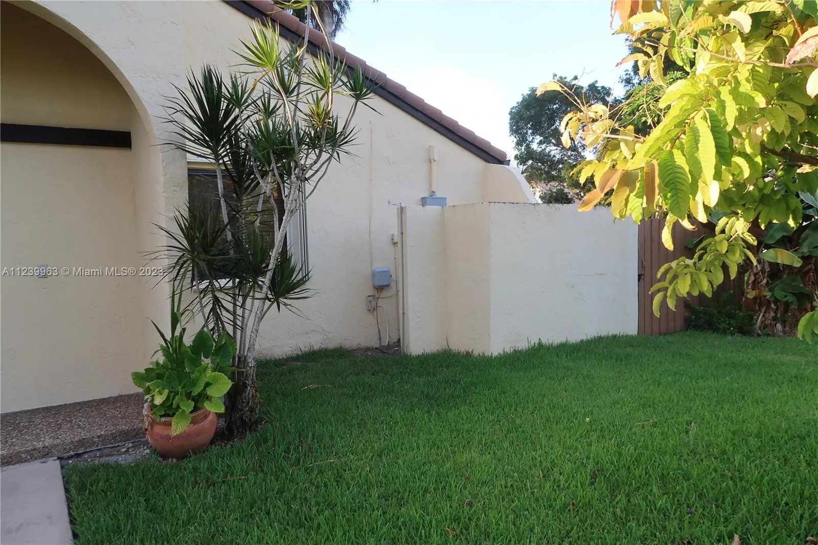 2925 Azalea Dr, Cooper City FL 33026