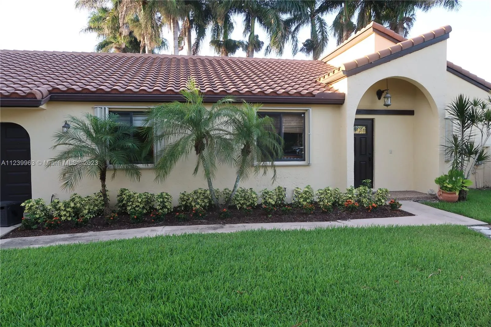 2925 Azalea Dr, Cooper City FL 33026