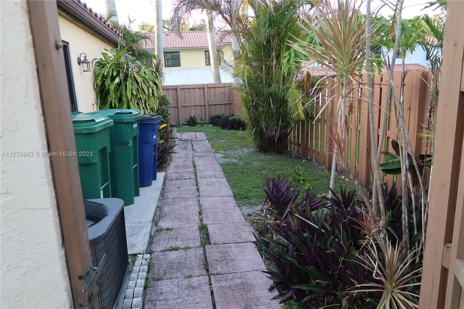 2925 Azalea Dr, Cooper City FL 33026