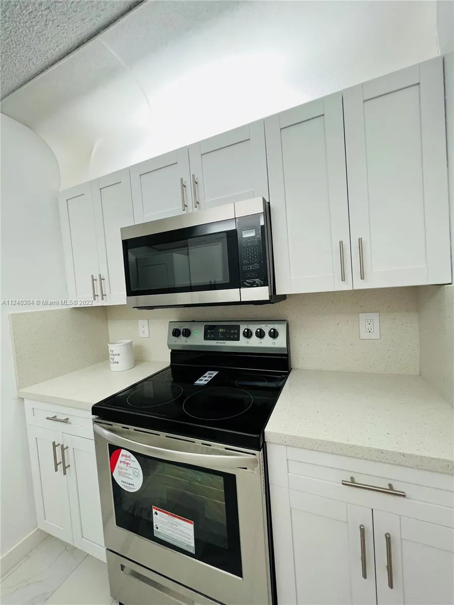 8260 SW 210th St # 220, Cutler Bay FL 33189