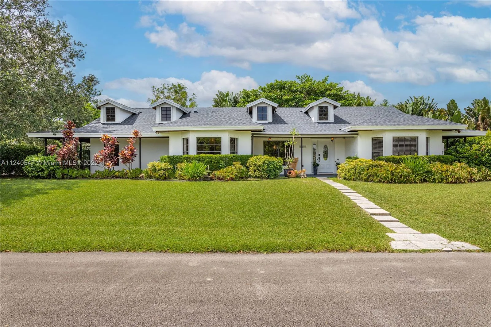 5 bedroom 3 bath for sale at 15200 SW 24th Pl, Davie FL 33326