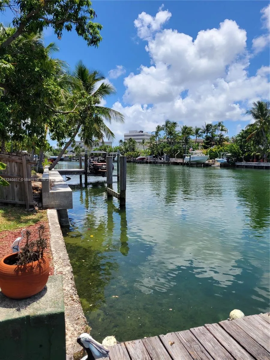 5 bedroom 6 bath for sale at 4230 Chase Ave, Miami Beach FL 33140