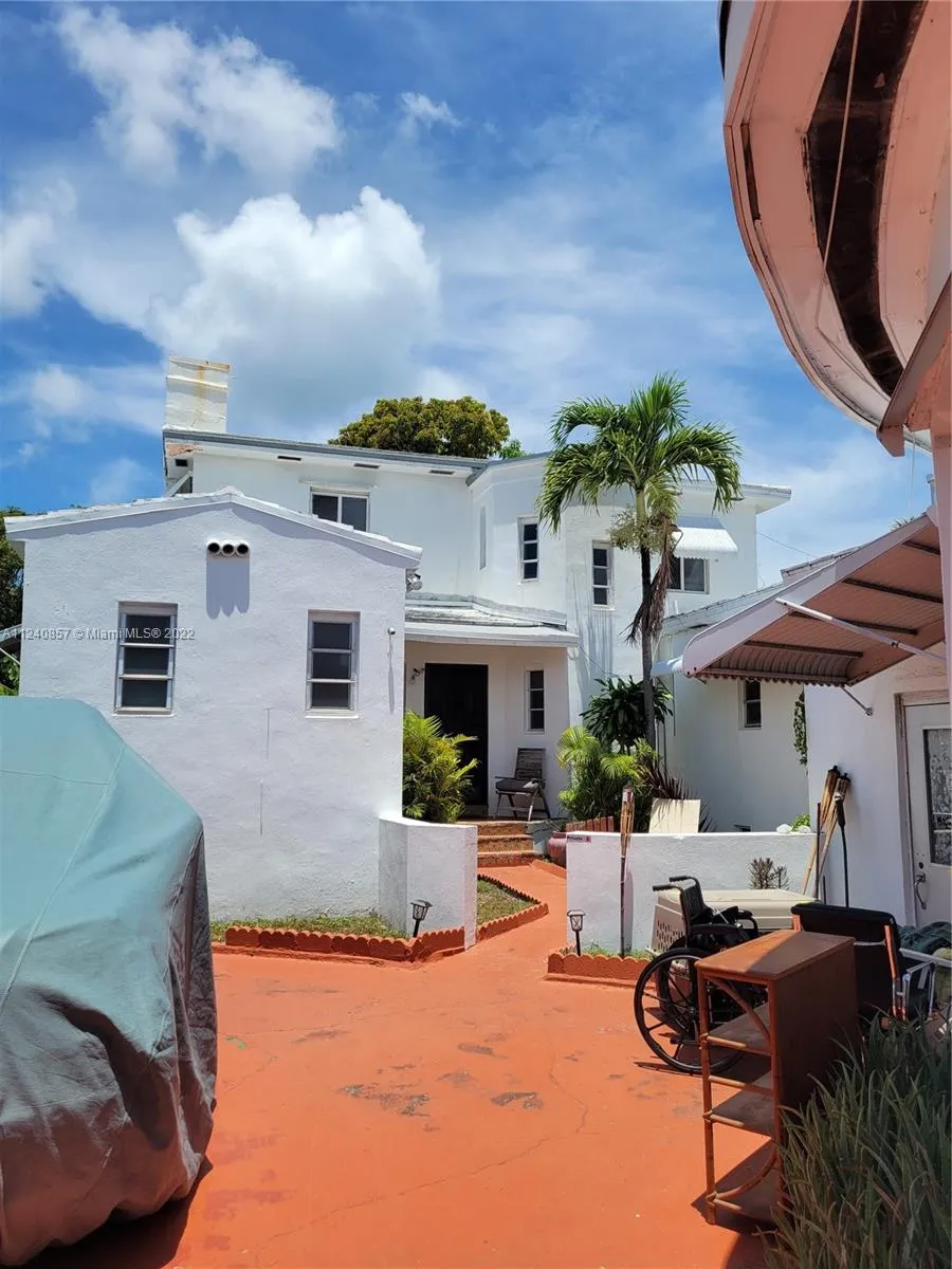 4230 Chase Ave, Miami Beach FL 33140