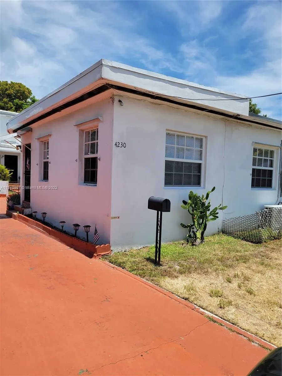 4230 Chase Ave, Miami Beach FL 33140