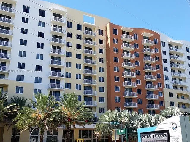 2 bedroom 2 bath for sale at 2775 NE 187th St # 326, Aventura FL 33180