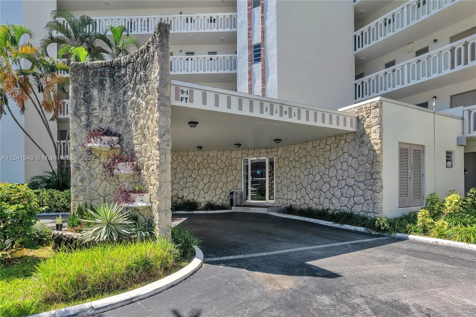 3181 S Ocean Dr # 108, Hallandale Beach FL 33009